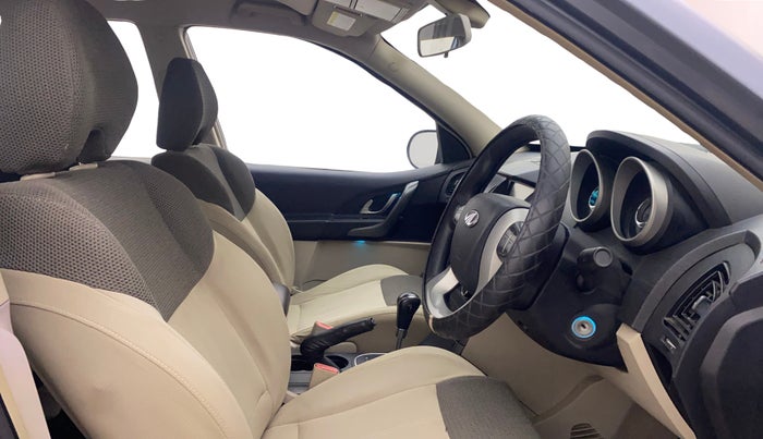 2016 Mahindra XUV500 W6 AT, Diesel, Automatic, 76,499 km, Right Side Front Door Cabin