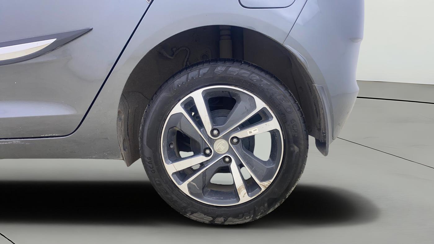 2024 Tata ALTROZ XZA Lux, Petrol, Automatic, 17,688 km, Left Rear Wheel