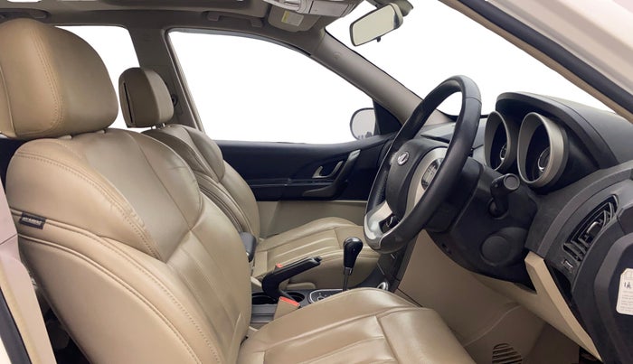 2017 Mahindra XUV500 W10 AT, Diesel, Automatic, 76,548 km, Right Side Front Door Cabin