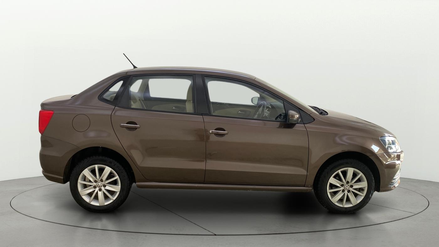 2016 Volkswagen Ameo HIGHLINE1.2L, Petrol, Manual, 27,425 km, Right Side View
