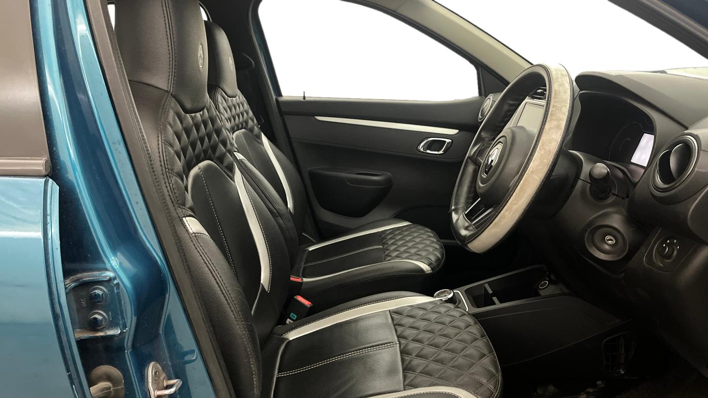 2022 Renault Kwid CLIMBER 1.0 AMT (O), Petrol, Automatic, 29,700 km, Right Side Front Door Cabin