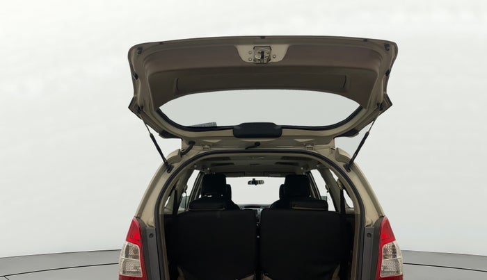 2015 Toyota Innova 2.5 VX 7 STR, Diesel, Manual, 94,717 km, Boot Door Open