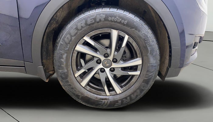 2022 Mahindra XUV700 AX 5 D MT 7 STR, Diesel, Manual, 49,147 km, Right Front Wheel