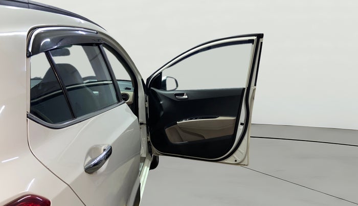 2019 Hyundai Grand i10 ASTA 1.2 KAPPA VTVT, CNG, Manual, 67,283 km, RHS Front Door