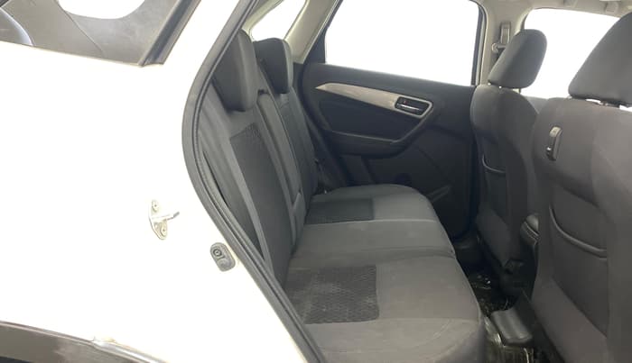 2016 Maruti Vitara Brezza ZDI PLUS, Diesel, Manual, 1,35,208 km, Right Side Rear Door Cabin