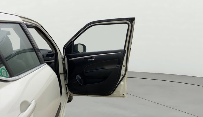 2014 Maruti Swift VXI, Petrol, Manual, 1,06,526 km, RHS Front Door