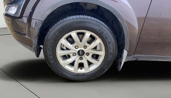 2017 Mahindra XUV500 W10, Diesel, Manual, 83,342 km, Left Front Wheel