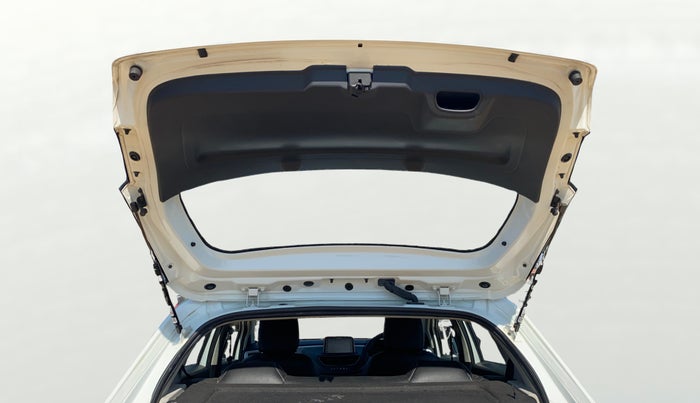 2023 Tata ALTROZ XT PETROL, Petrol, Manual, 27,189 km, Boot Door Open