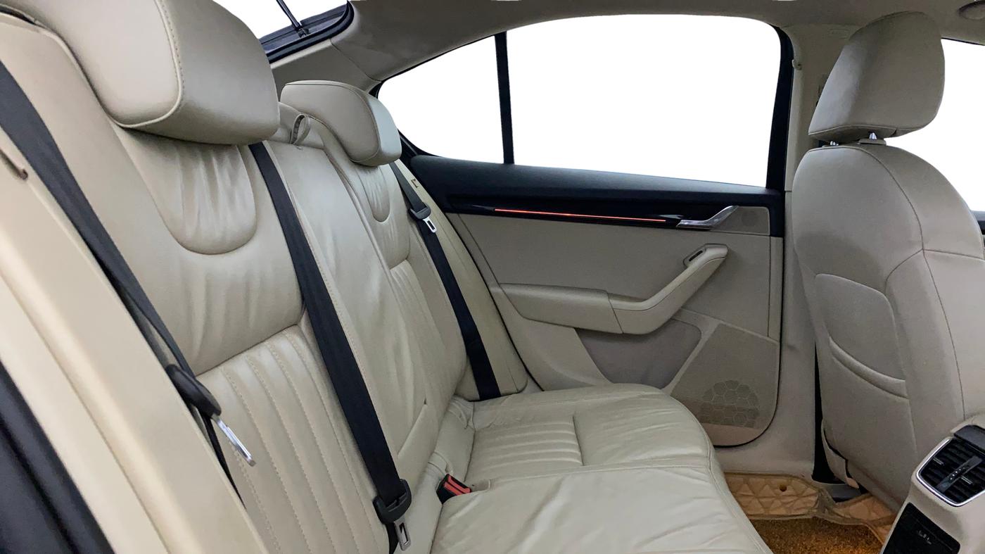 2019 Skoda Octavia L&K 1.8 TSI AT, Petrol, Automatic, 35,910 km, Right Side Rear Door Cabin