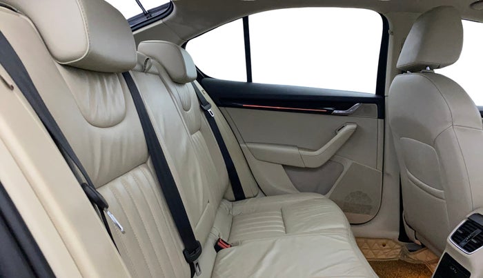 2019 Skoda Octavia L&K 1.8 TSI AT, Petrol, Automatic, 35,910 km, Right Side Rear Door Cabin