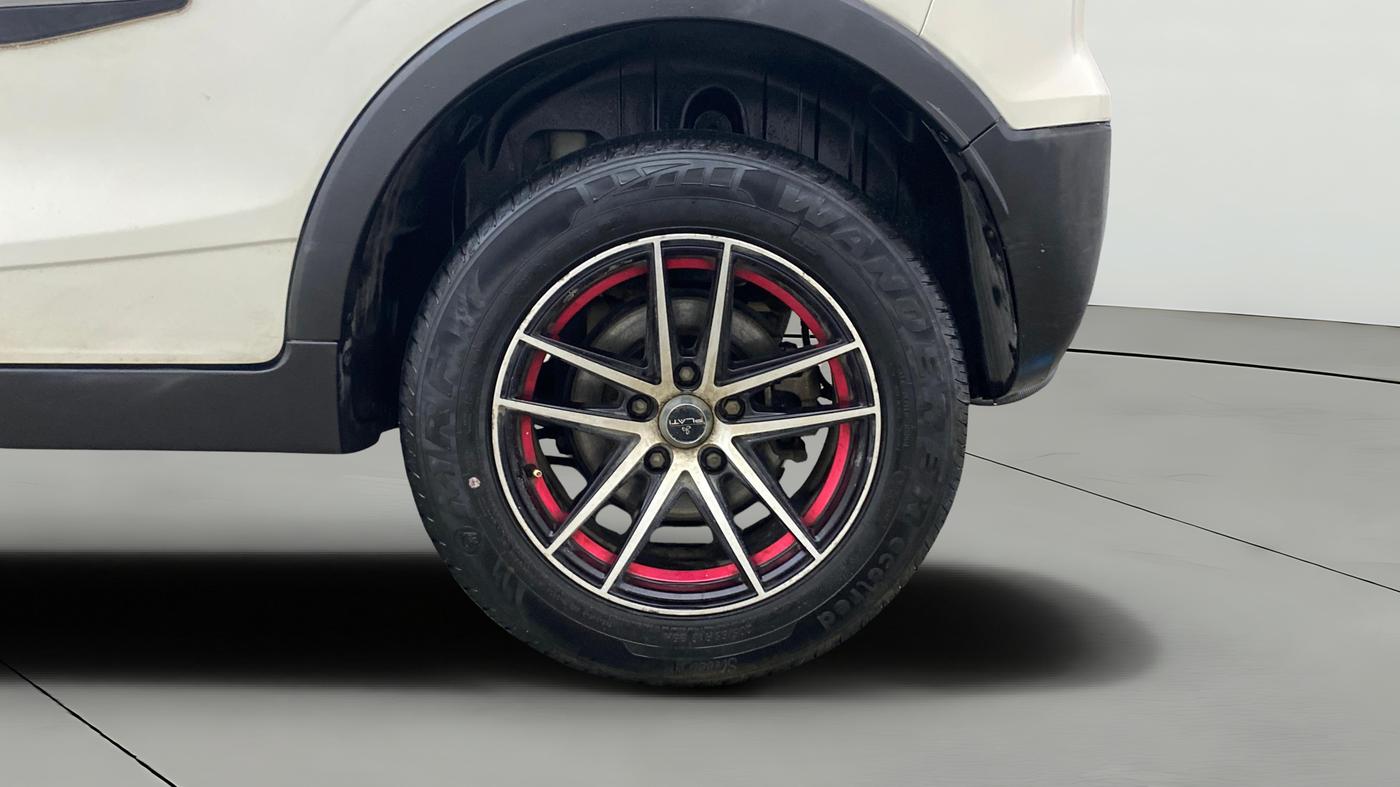 2022 Mahindra XUV300 W6 1.5 DIESEL AMT, Diesel, Automatic, 14,620 km, Left Rear Wheel