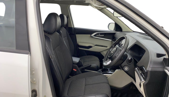 2023 KIA CARENS PRESTIGE 1.5 DIESEL IMT 7 STR, Diesel, Manual, 1,02,184 km, Right Side Front Door Cabin