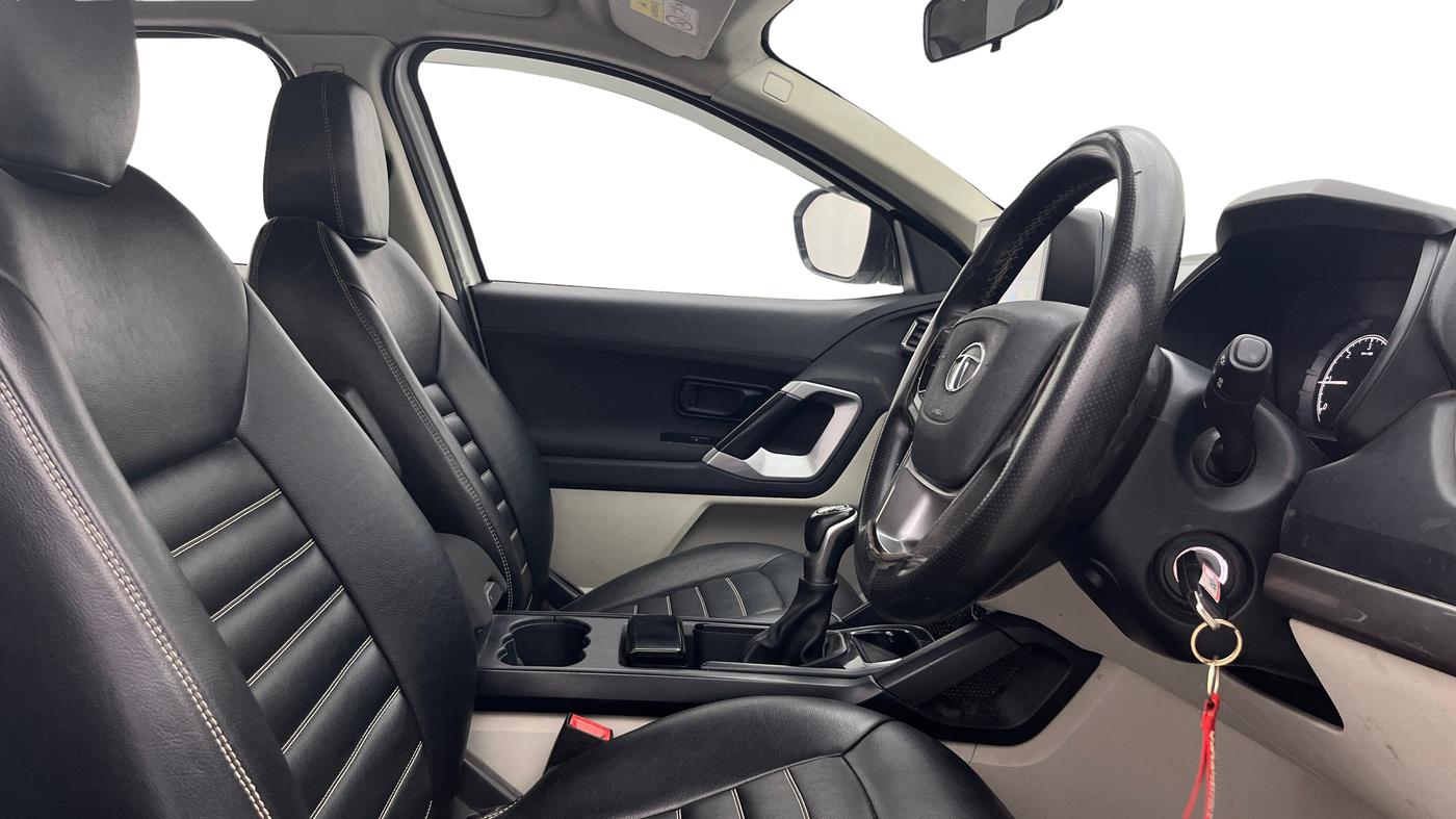 2021 Tata Safari XMA, Diesel, Automatic, 86,887 km, Right Side Front Door Cabin