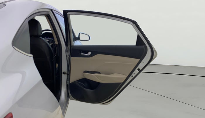 2017 Hyundai Verna 1.6 VTVT SX O, Petrol, Manual, 81,006 km, RHS Rear Door