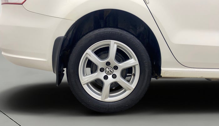 2014 Volkswagen Vento HIGHLINE 1.6 MPI, Petrol, Manual, 75,364 km, Right Rear Wheel