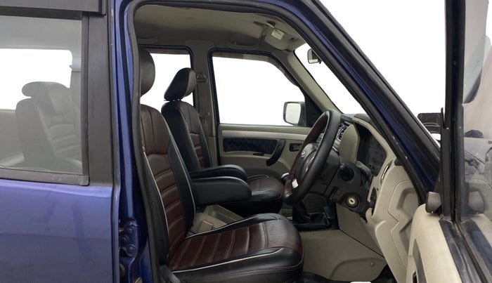 2014 Mahindra Scorpio S10, Diesel, Manual, 1,06,506 km, Right Side Front Door Cabin