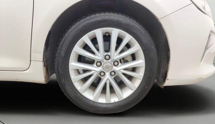 2016 Toyota Camry HYBRID, Hybrid, Automatic, 75,189 km, Right Front Wheel