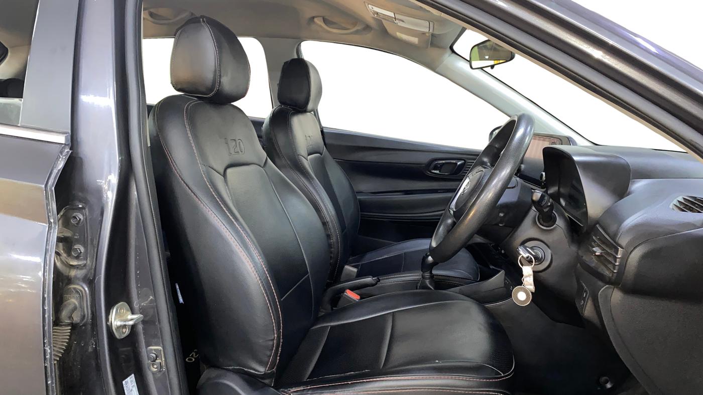 2022 Hyundai NEW I20 SPORTZ 1.2 MT, Petrol, Manual, 90,215 km, Right Side Front Door Cabin