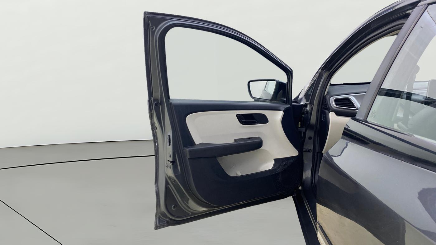 2022 Tata ALTROZ XT PETROL, Petrol, Manual, 43,240 km, LHS Front Door