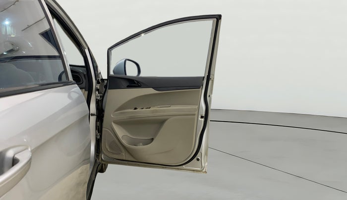 2018 Mahindra MARAZZO M4 8 STR, Diesel, Manual, 84,331 km, RHS Front Door