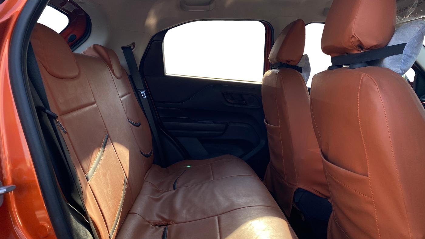 2022 Tata PUNCH ACCOMPLISHED MT, Petrol, Manual, 9,503 km, Right Side Rear Door Cabin