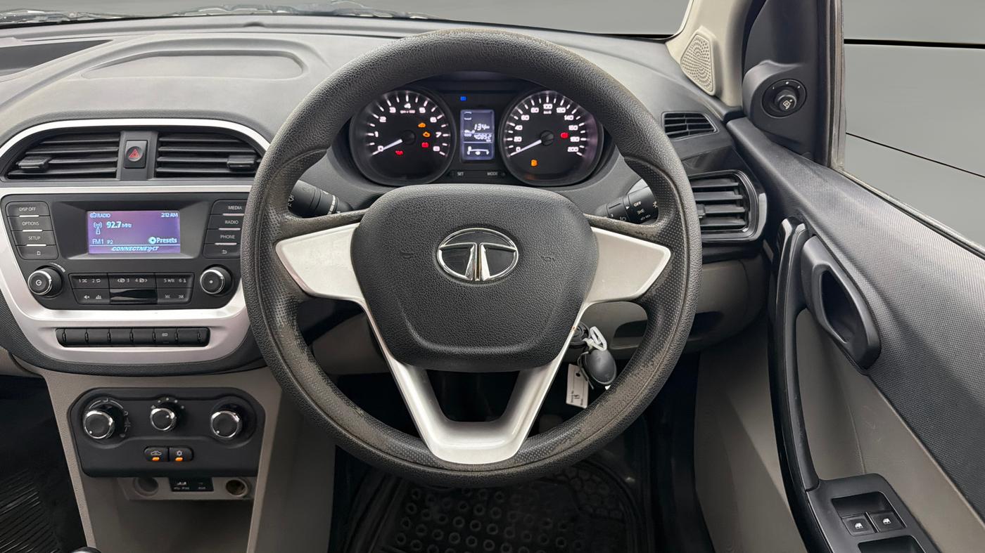 2016 Tata Tiago XT (O) PETROL, Petrol, Manual, 40,851 km, Steering Wheel Close Up