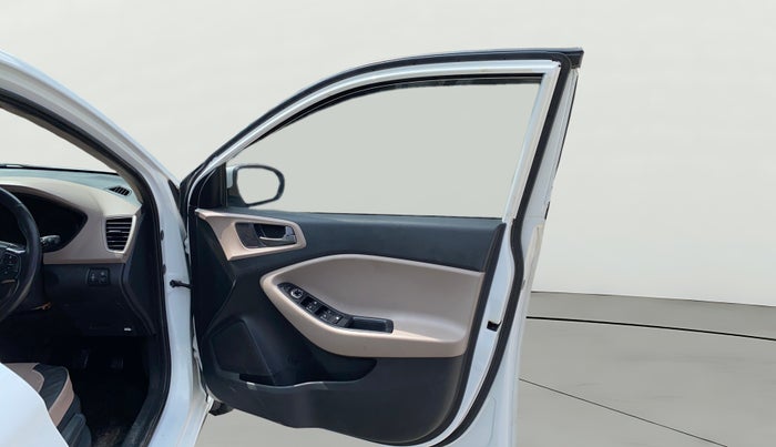 2017 Hyundai Elite i20 ASTA 1.2 (O), CNG, Manual, 1,45,979 km, RHS Front Door