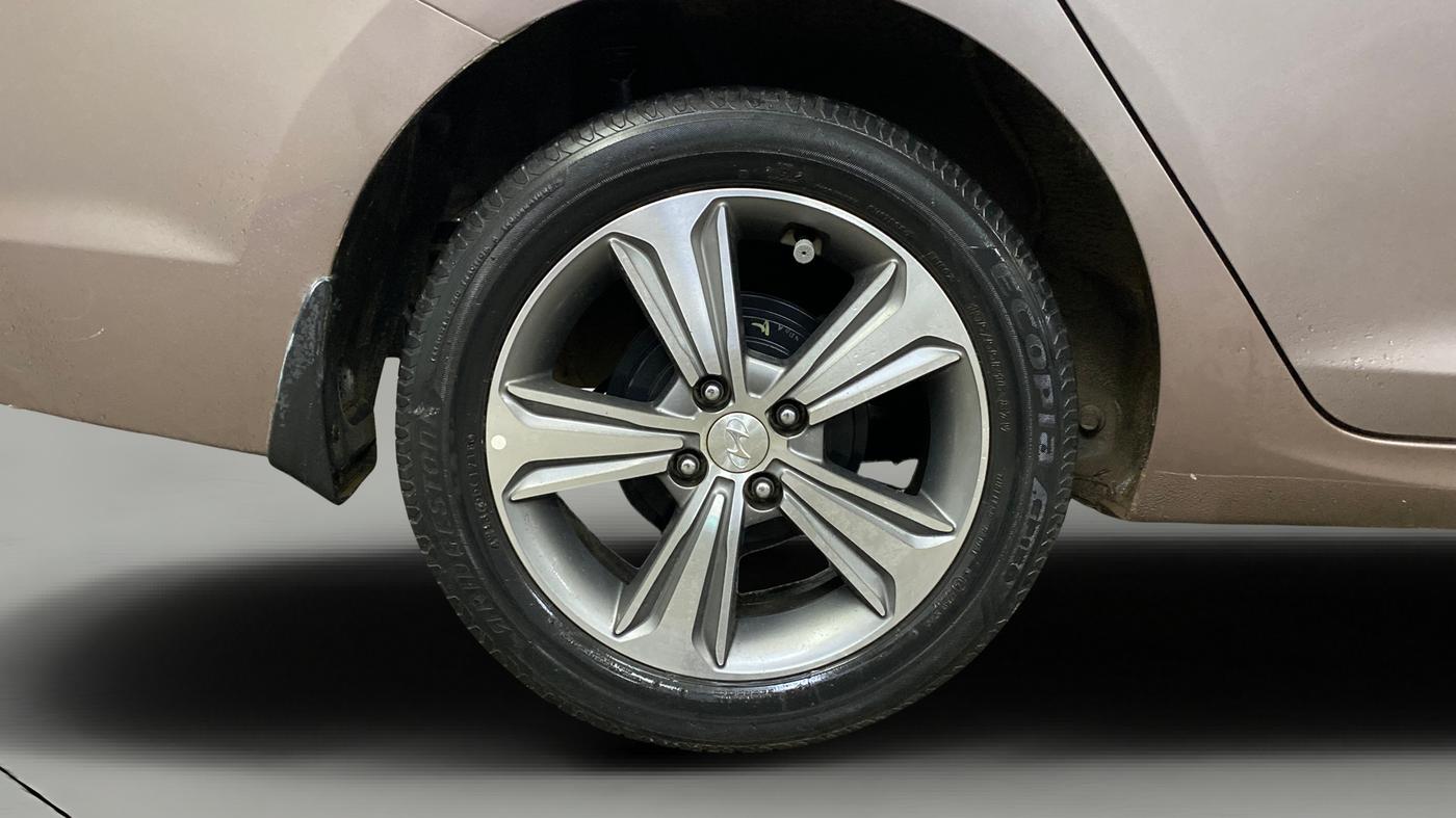 2018 Hyundai Verna 1.6 VTVT SX, Petrol, Manual, 51,170 km, Right Rear Wheel