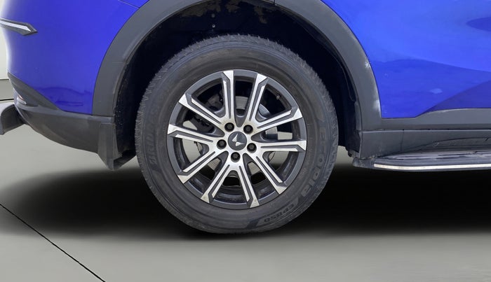 2022 Mahindra XUV700 AX 7 LUXURY D MT 7 STR, Diesel, Manual, 58,100 km, Right Rear Wheel