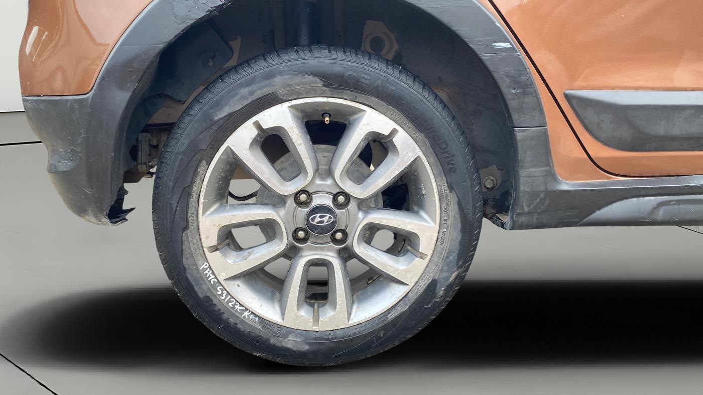 2016 Hyundai i20 Active 1.2 SX, Petrol, Manual, 1,10,521 km, Right Rear Wheel