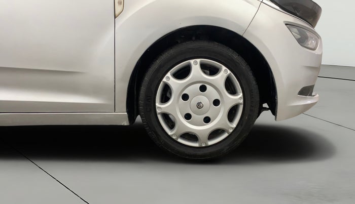 2020 Tata ALTROZ XM PETROL, Petrol, Manual, 49,975 km, Right Front Wheel