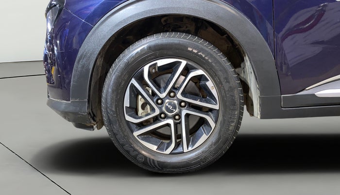 2022 KIA CARENS LUXURY PLUS 1.4 PETROL 7 STR, Petrol, Manual, 28,087 km, Left Front Wheel