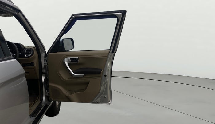 2018 Mahindra TUV300 T8, Diesel, Manual, 1,16,362 km, RHS Front Door