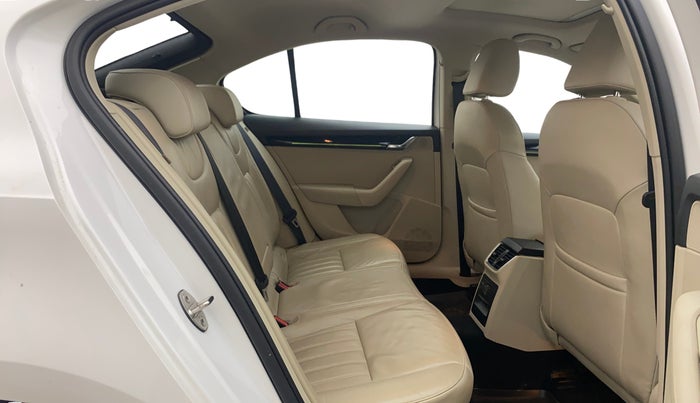 2017 Skoda Octavia 2.0 TDI L&K AT, Diesel, Automatic, 69,518 km, Right Side Rear Door Cabin