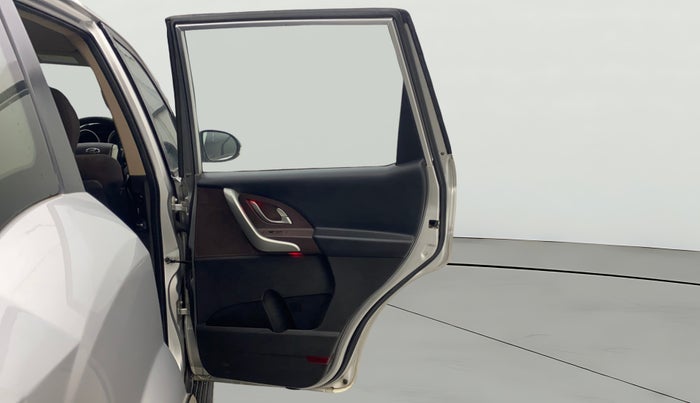 2013 Mahindra XUV500 W6, Diesel, Manual, 1,20,365 km, RHS Rear Door