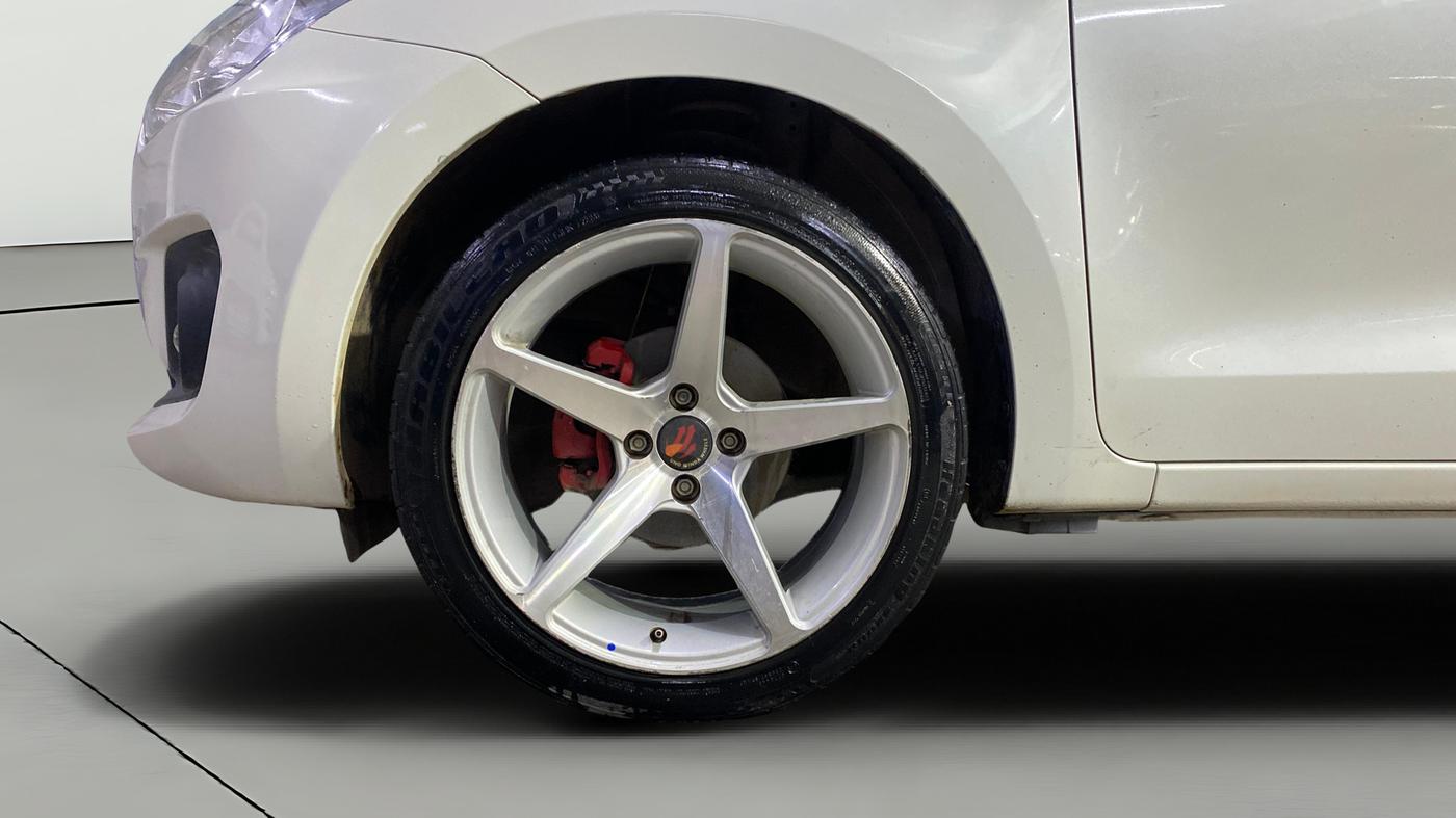 2024 Maruti Swift LXI, Petrol, Manual, 15,848 km, Left Front Wheel