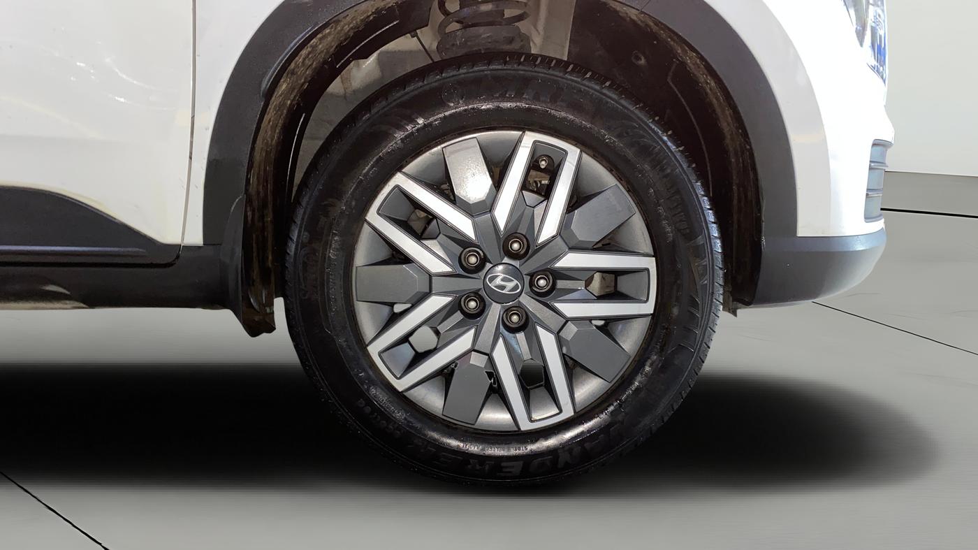2024 Hyundai VENUE Executive 1.0 Turbo MT, Petrol, Manual, 8,305 km, Right Front Wheel