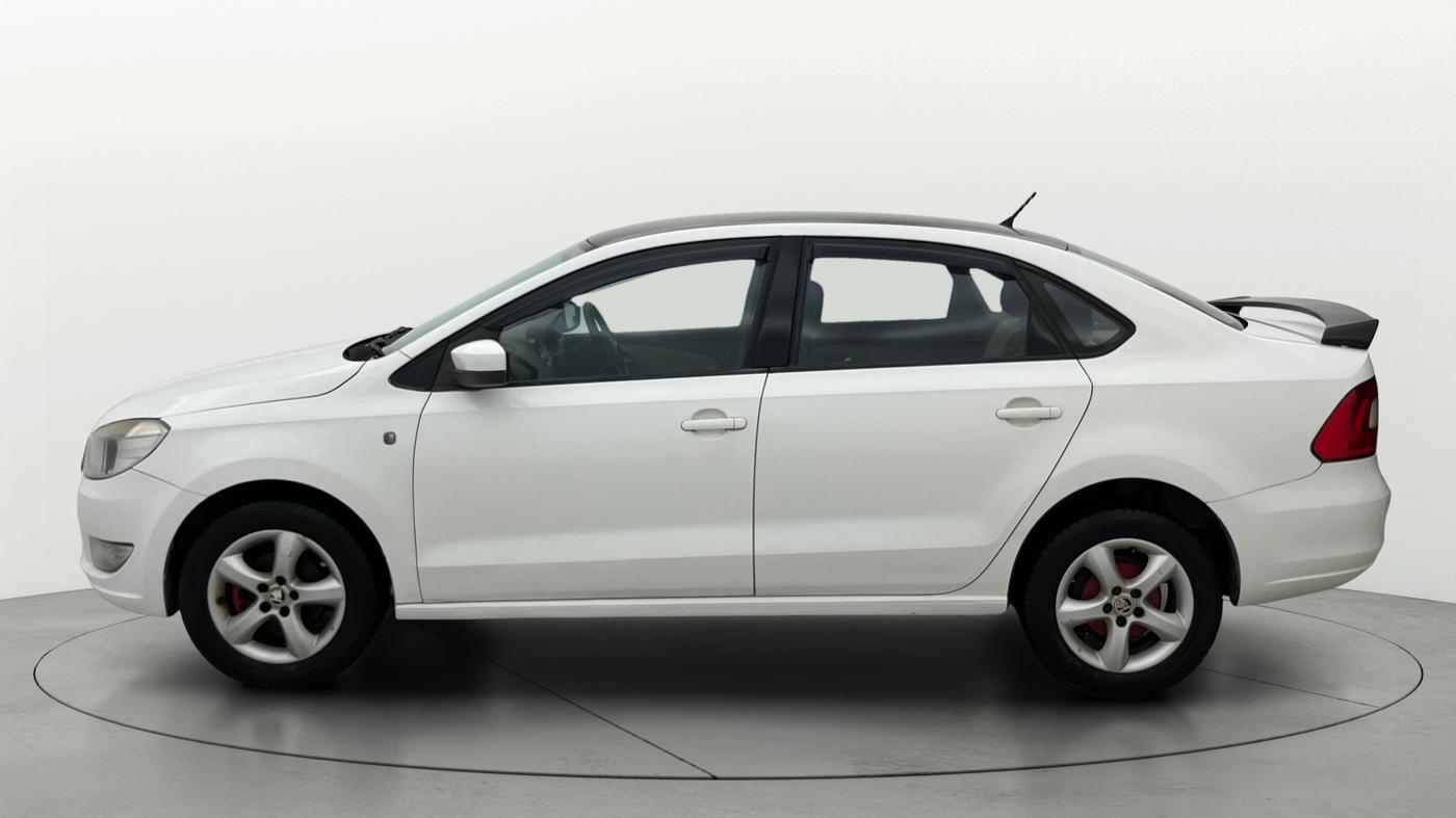 2015 Skoda Rapid AMBITION 1.6 MPI MT PLUS, Petrol, Manual, 67,754 km, Left Side