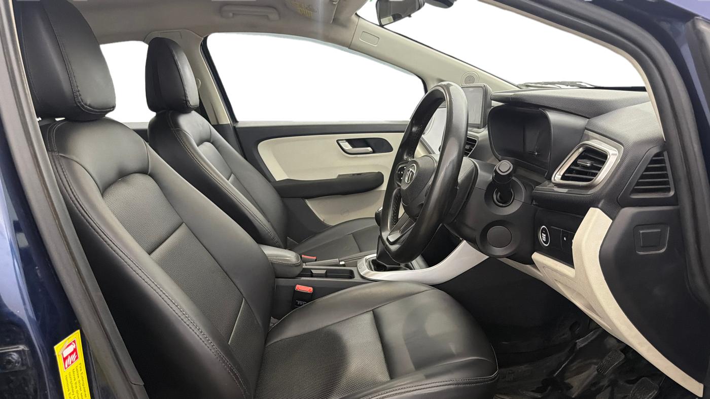 2023 Tata ALTROZ XZ CNG, CNG, Manual, 56,900 km, Right Side Front Door Cabin