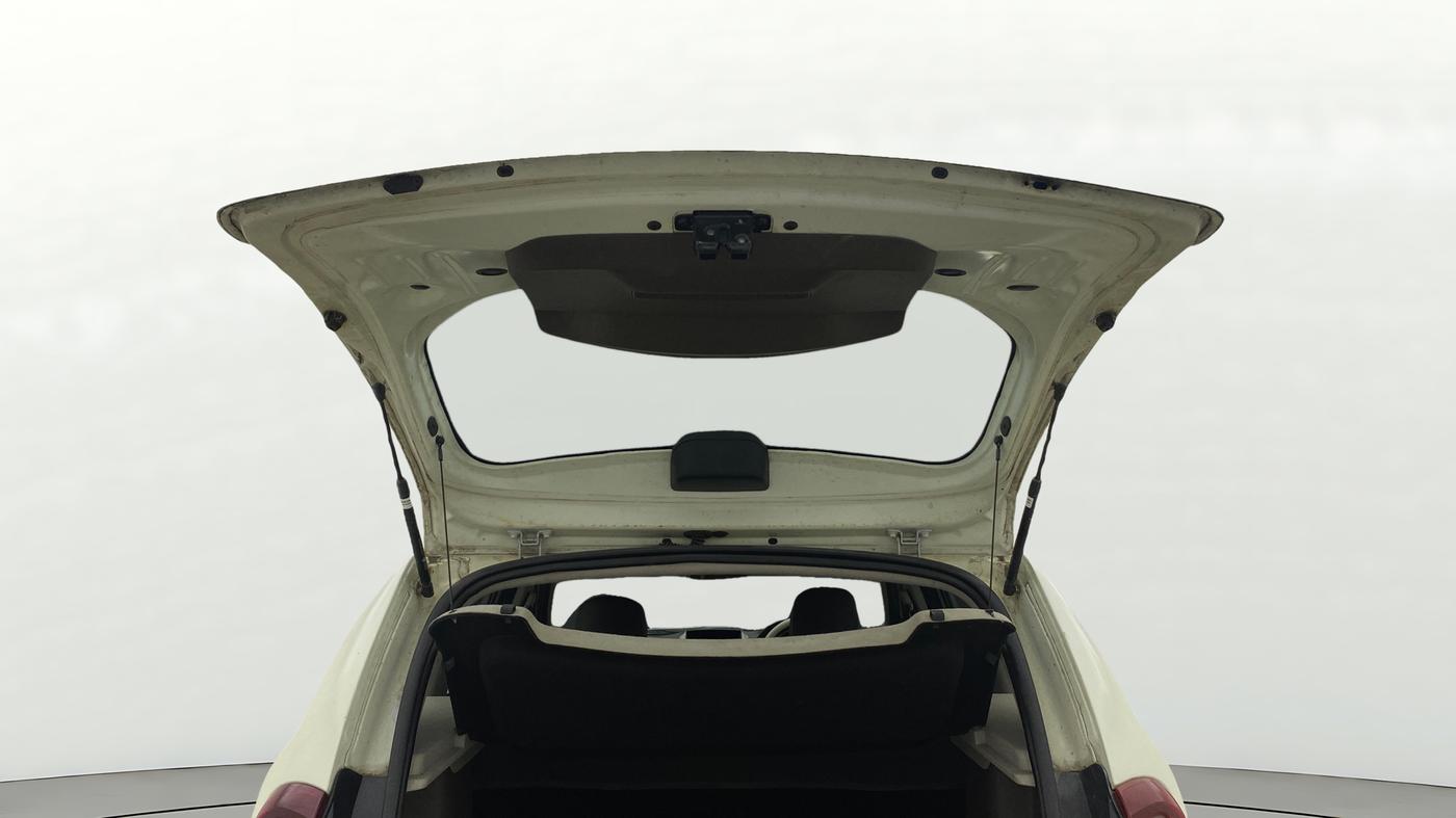 2016 Renault Duster RXE PETROL, Petrol, Manual, 25,165 km, Boot Door Open