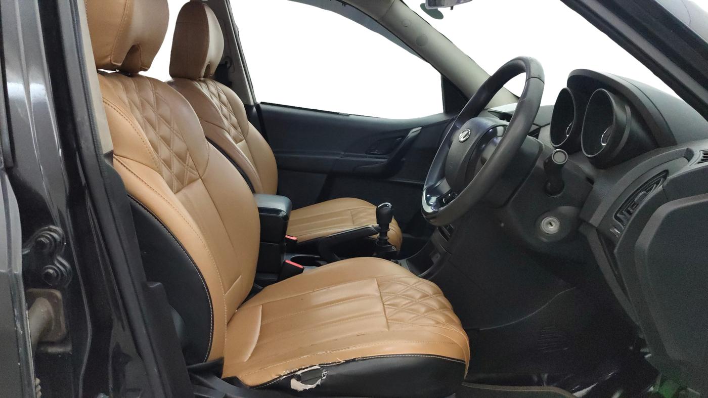 2019 Mahindra XUV500 W5, Diesel, Manual, 60,258 km, Right Side Front Door Cabin