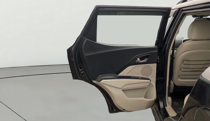 2020 Mahindra XUV300 W8 (O) 1.2 PETROL, Petrol, Manual, 1,04,286 km, LHS Rear Door