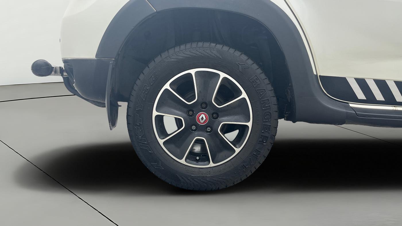 2017 Renault Duster RXS CVT, Petrol, Automatic, 62,293 km, Right Rear Wheel