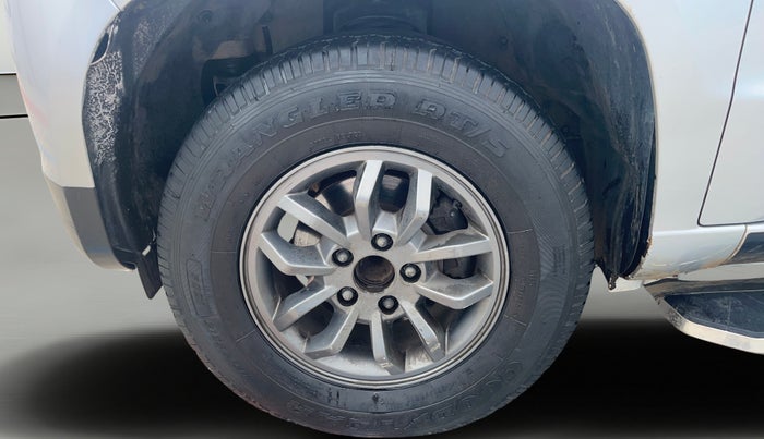 2017 Mahindra TUV300 T10, Diesel, Manual, 1,16,846 km, Left Front Wheel