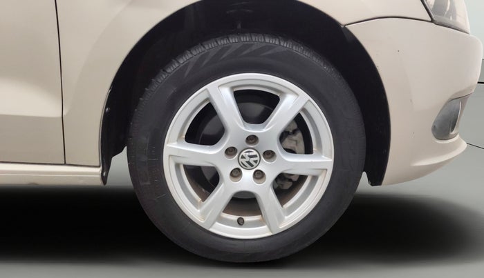 2013 Volkswagen Vento HIGHLINE 1.6 MPI, Petrol, Manual, 38,977 km, Right Front Wheel