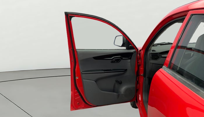 2018 Mahindra KUV 100 NXT K2 P 6 STR, CNG, Manual, 17,112 km, LHS Front Door