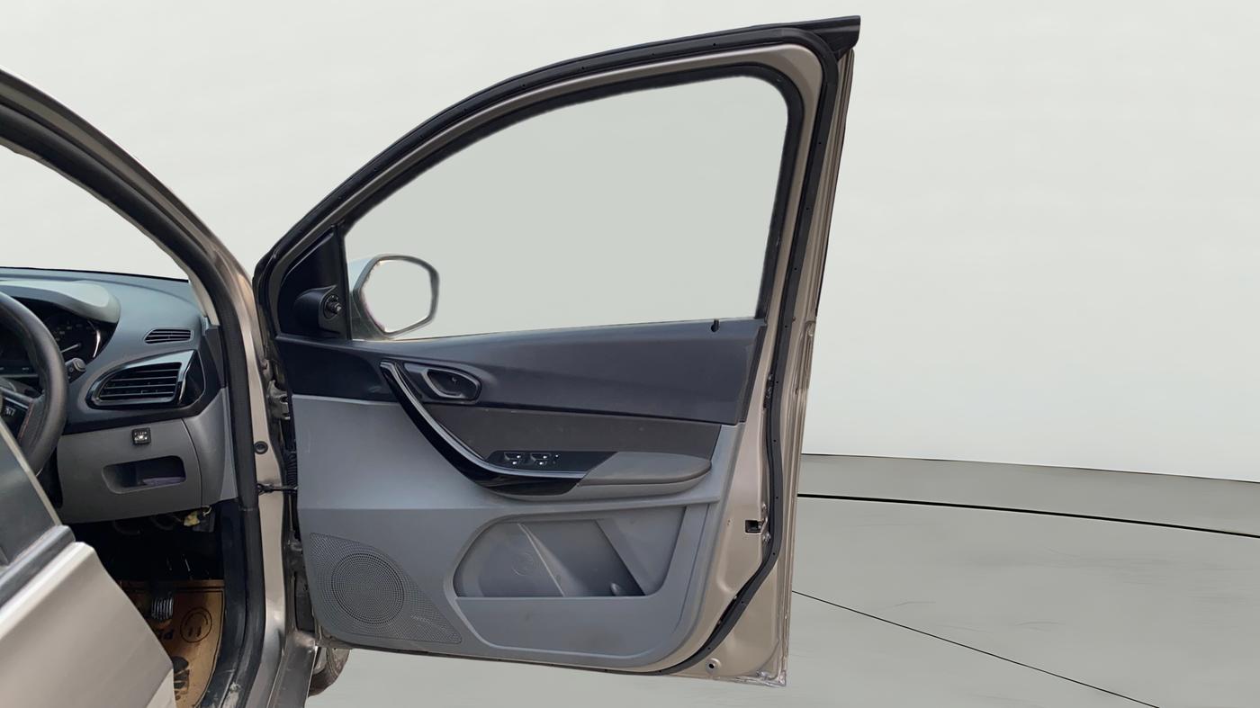 2019 Tata TIGOR XZ PETROL, CNG, Manual, 82,763 km, RHS Front Door