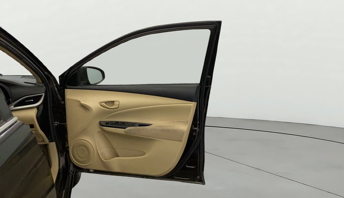 2019 Toyota YARIS J MT, CNG, Manual, 1,20,485 km, RHS Front Door