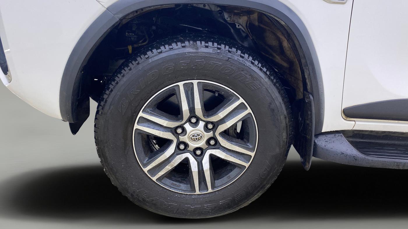 2017 Toyota Fortuner 2.8 4X2 MT, Diesel, Manual, 98,868 km, Left Front Wheel