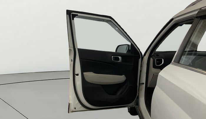 2022 Hyundai VENUE S 1.2, Petrol, Manual, 39,560 km, LHS Front Door